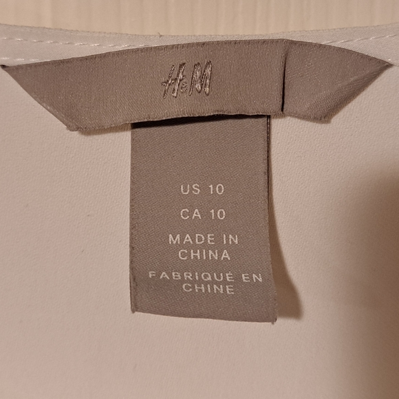 H&M White Flutter Sleeve Blouse Women's Size 10 - Picture 6 of 8